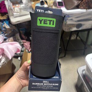 NWT Yeti Small Rambler Bottle Sling Black and Green